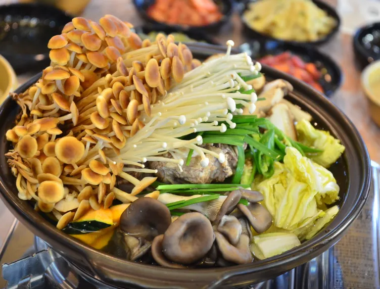 백반기행 강화 젓국갈비전골, 약선버섯전골, , 새우전, 모두부, 마니산단골식당 장윤정도 반한 건강한 보양식