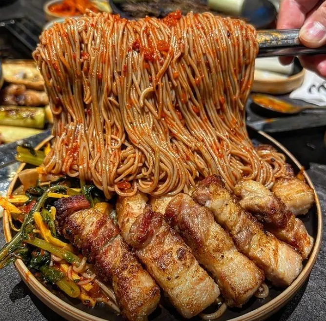 생방송투데이 홍대 합정 돼지갈비 입안에서 녹아내리는 육즙의 신세계, 홍대 육지 탐방기