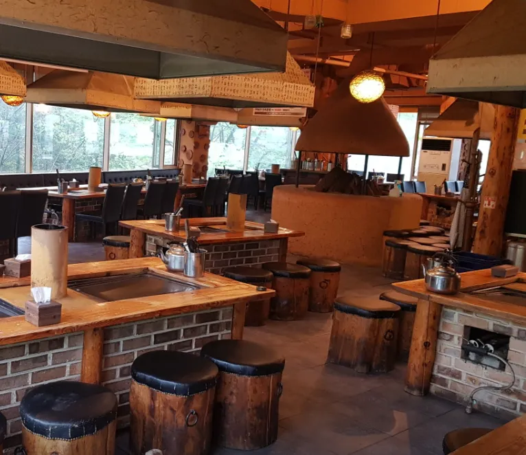 동네한바퀴 용인 학식뷔페 구들장흑도야지 식당 정보