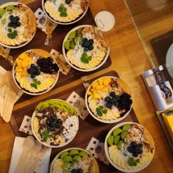 생생정보 강남 행운간 양재천 카페 라키아사이 그릭요거트볼 네잎클로버 행운을 파는 남자 위치 가격 정리