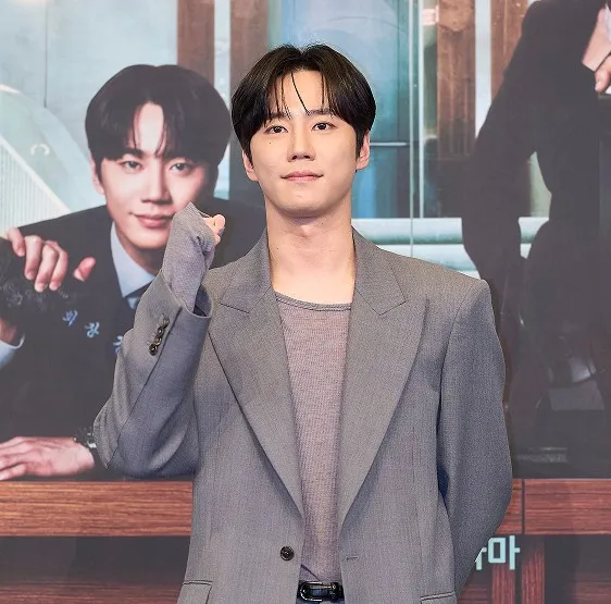신입사원 강회장 | 출연진 소개 및 캐릭터별 매력 분석 안내 3 신입사원 강회장 출연진
